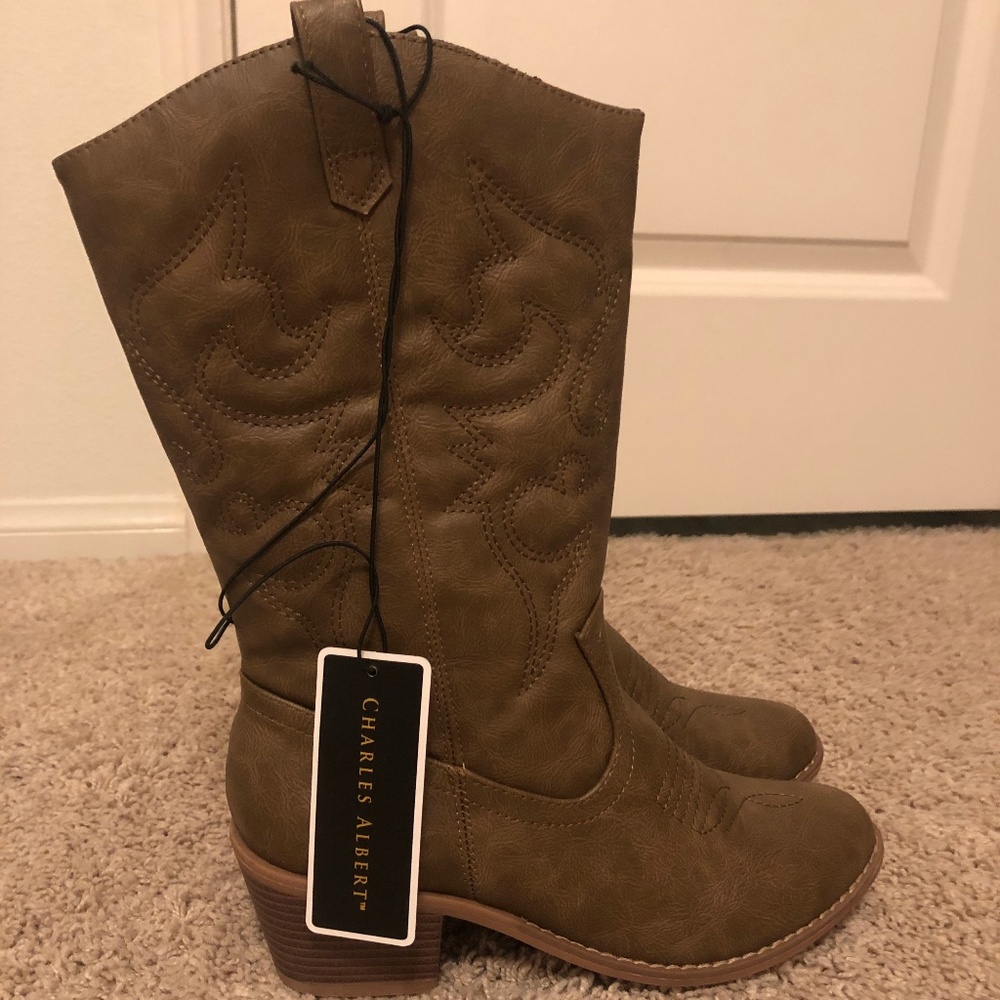 NWT Charles David Cowboy boots size 8